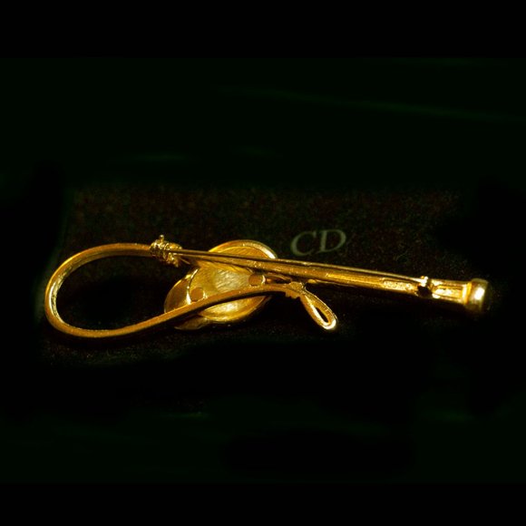 ** REDUCED 26% ** CHRISTIAN DIOR EQUESTRIAN CROP & CAP BROOCH - JOTDVB1 - Picture 8 of 8